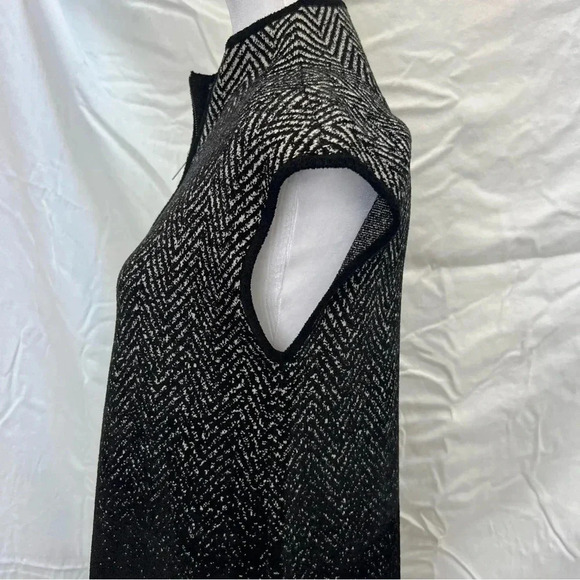 Armani Collezioni long sleeveless zip-up herringbone ombré cardigan. - Picture 4 of 10